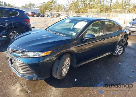 2019 Toyota Camry Le z USA, uszkodzony, nr VIN 4T1B11HK8KU708683